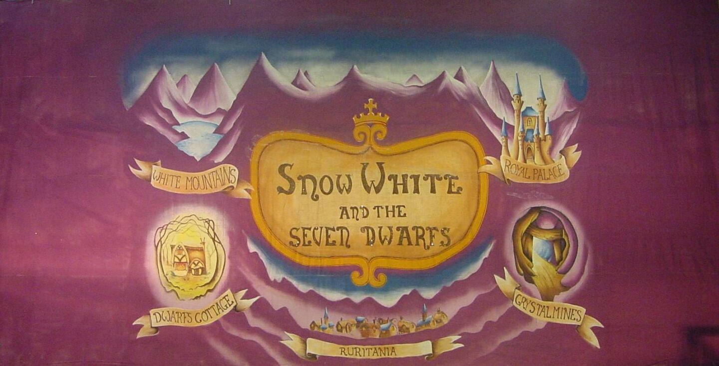 Snow White Show Cloth