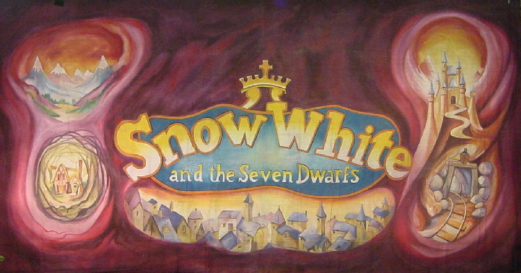 Snow White Show Cloth
