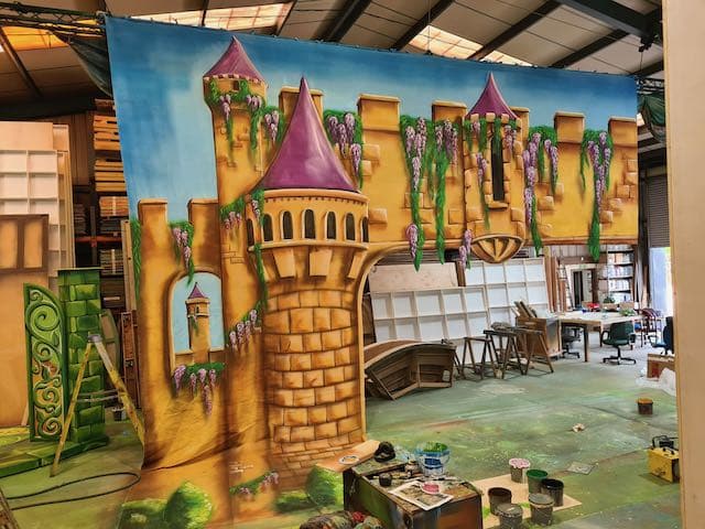 Courtyard Cut Cloth